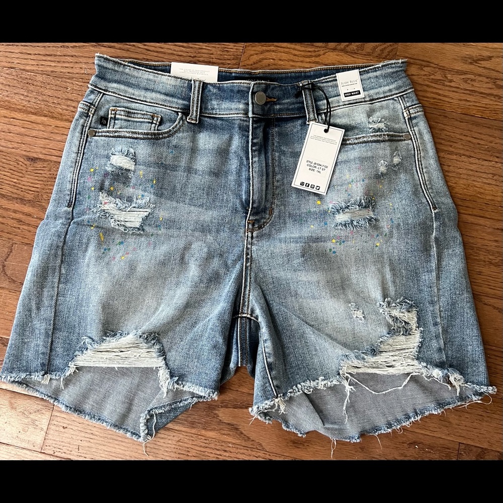 NWT. Judy Blue high waist Paint Splatter Shorts. 1X.